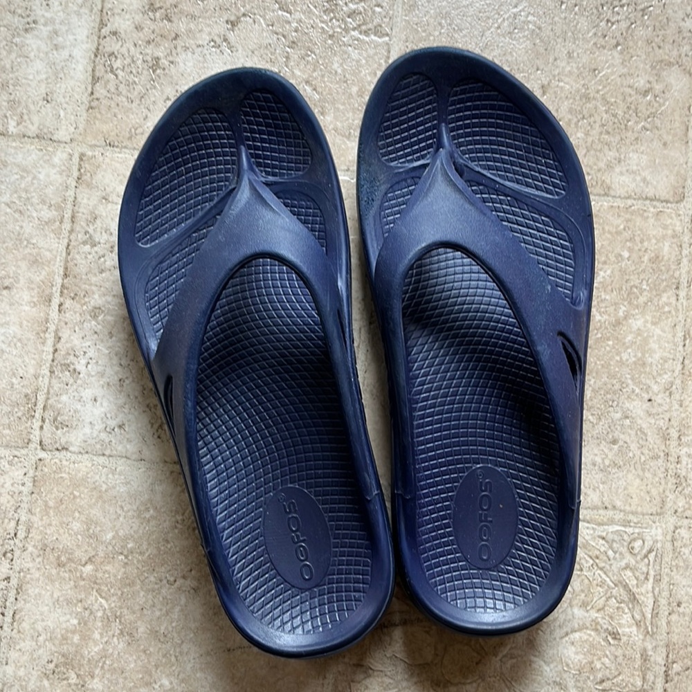 Oofos navy sandals size M7-W9 EU 40